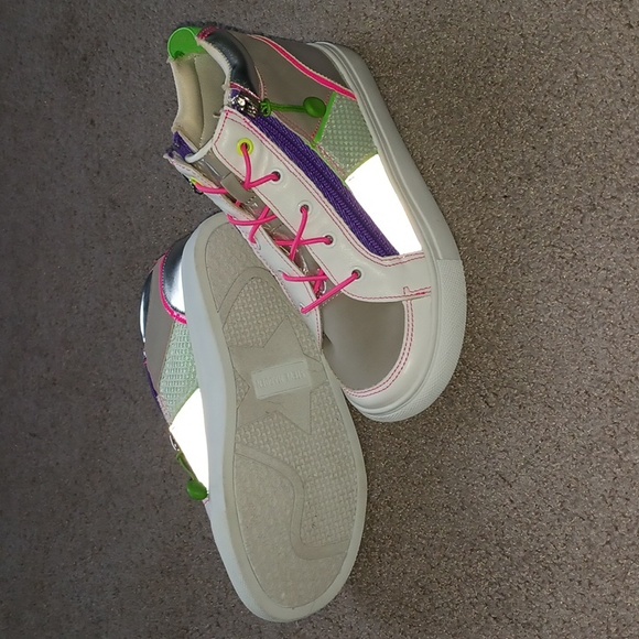 NWOT Steve Madden unisex Size 1 Multicolor Sneaker - Picture 2 of 7